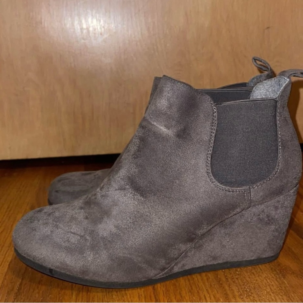 Elegant Gray Suede Wedge Ankle Boots